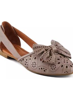 Spring Step Pointed-Toe Bow Flats in Light Mauve Leather